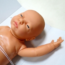 Модель по уходу за ребенком, европейский тип, W17000 (мальчик)  Вид 1