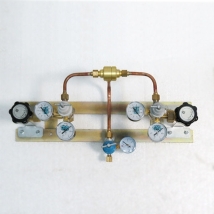 Щит автопереключения газовых рамп с сетевым редуктором (закись азота)  Вид 1